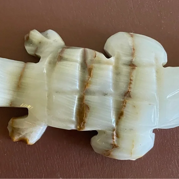 Marble curved crocodile vintage